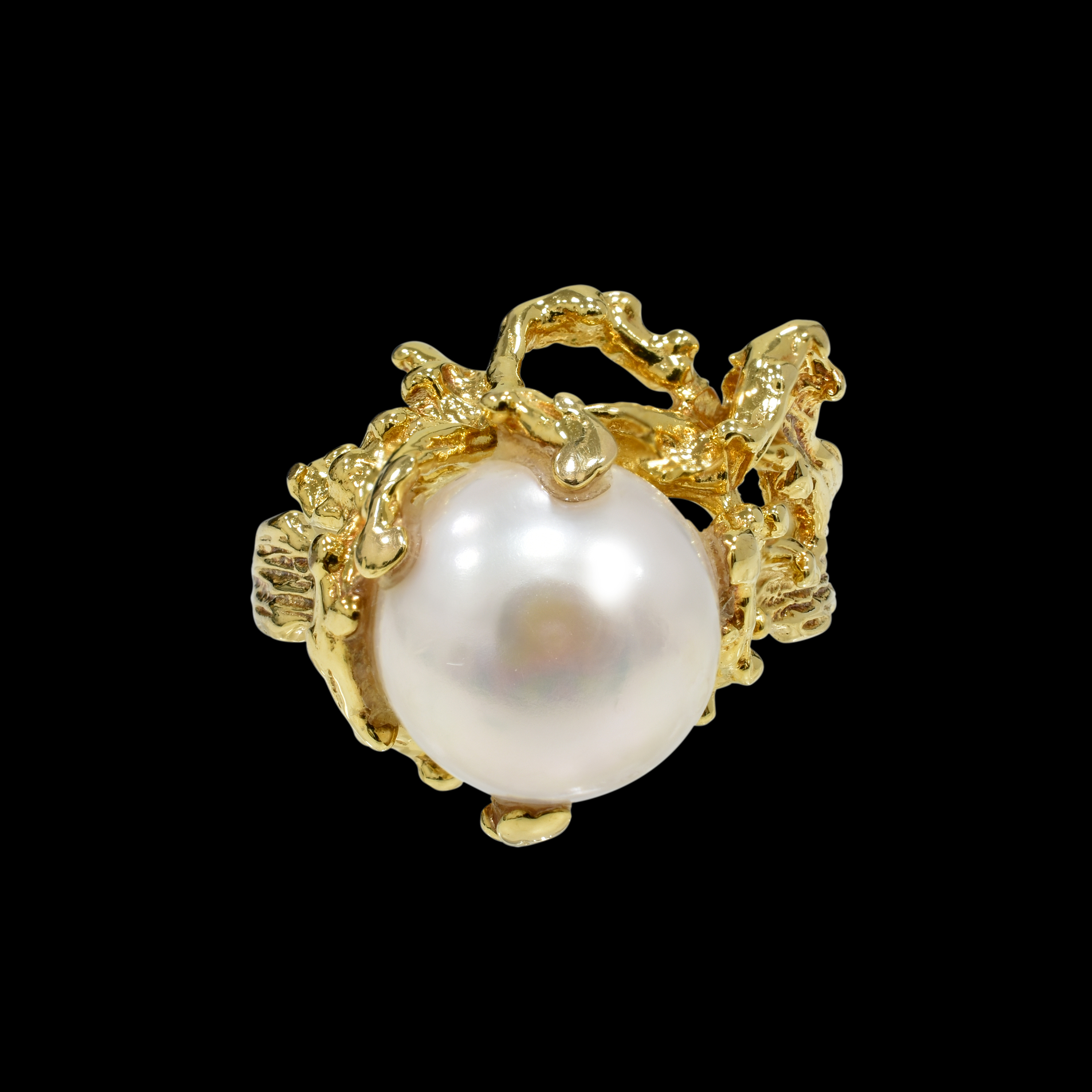  An approximately 7 mm pearl ring set in 14k yellow gold