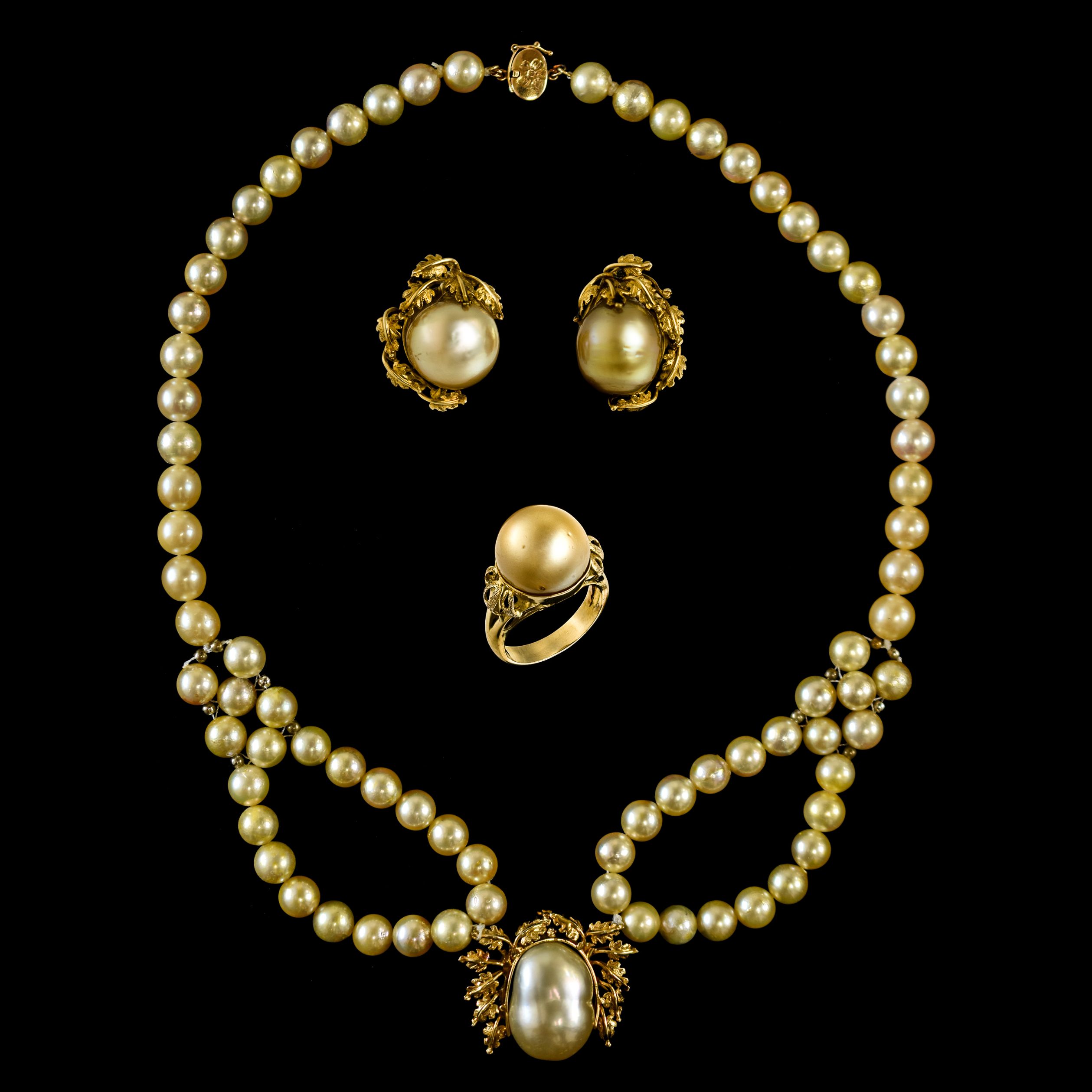 - A golden South Sea pearl ring, earrings and pendant set in 14k gold