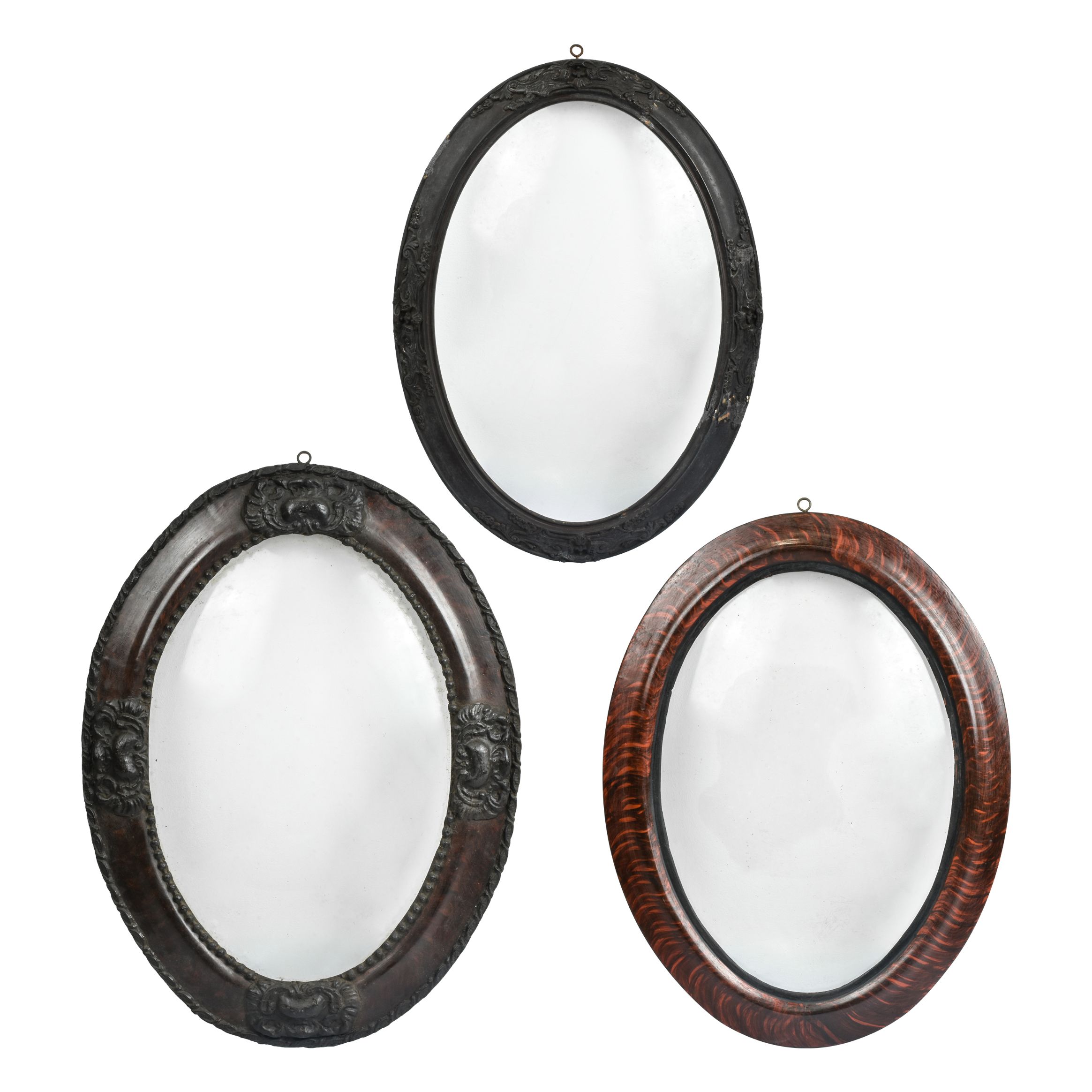  A lot of 3 antique oval frames with convex glass