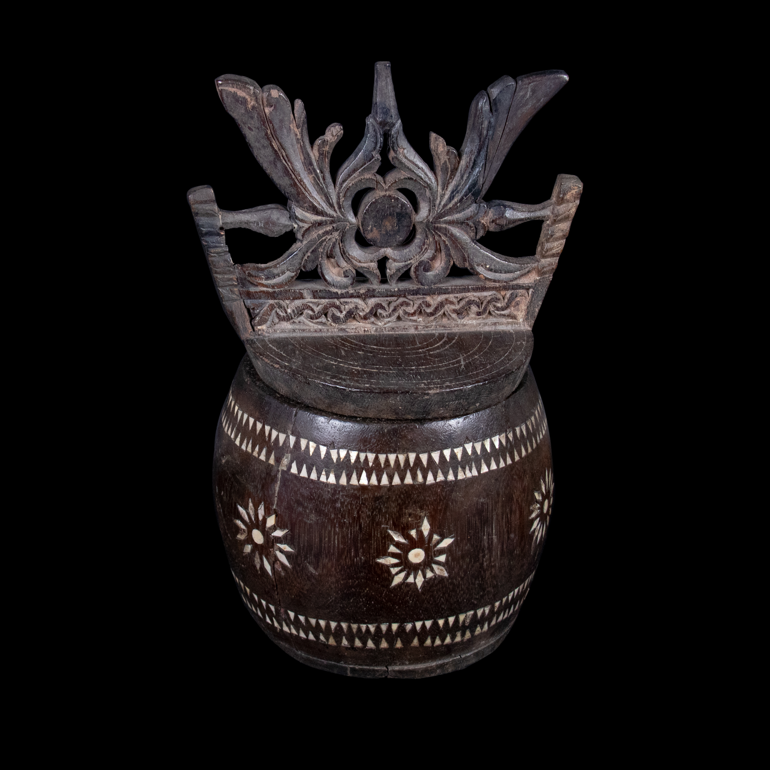- A Payraan (storage container for tobacco)